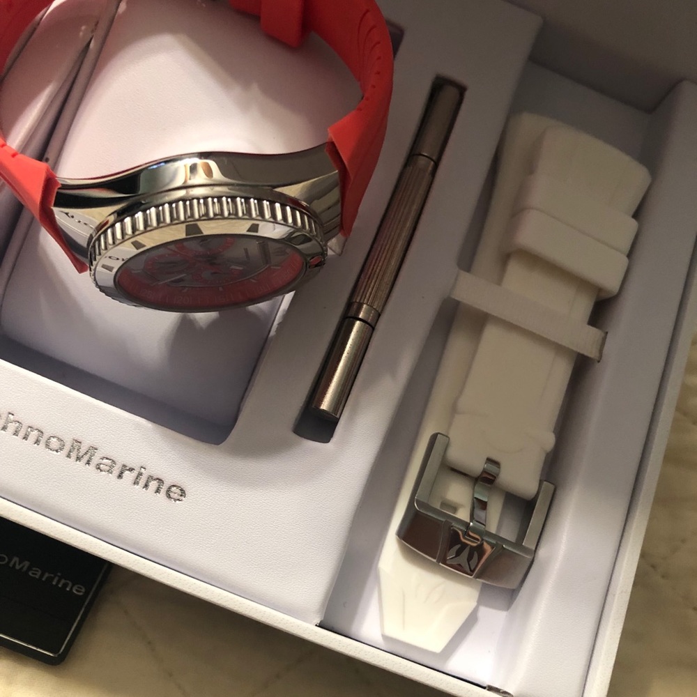 Authentic TECHNOMARINE Watch - Picture 6 of 6